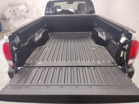 Used 2022 Toyota Tacoma SR RWD image 14