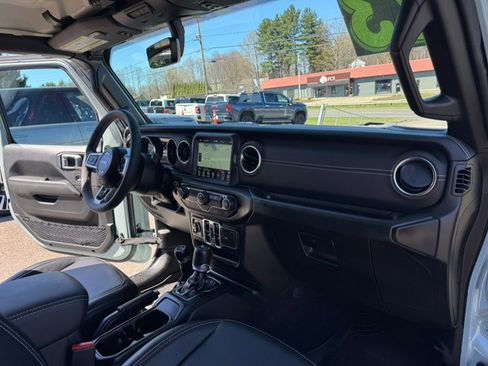 Used 2023 Jeep Wrangler Sahara image 23