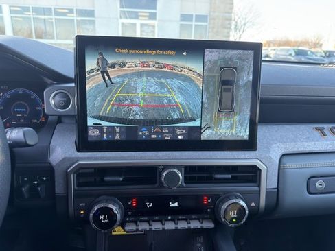 Used 2025 Toyota 4Runner 4WD image 17