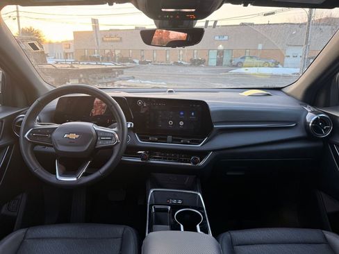 Used 2025 Chevrolet Equinox LT w/ Convenience Package II image 18