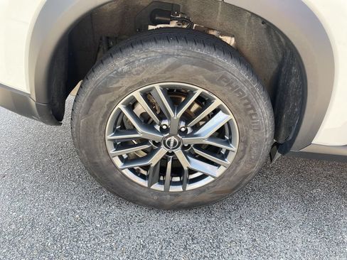 Used 2024 Nissan Rogue S FWD image 12