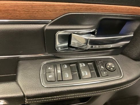 Used 2016 RAM 1500 Laramie w/ Convenience Group image 12
