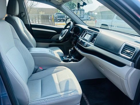 Used 2015 Toyota Highlander Plus FWD image 15