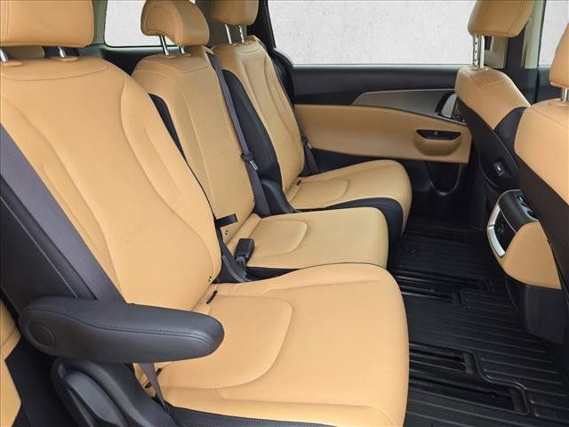 Used 2024 Kia Carnival LX FWD image 20