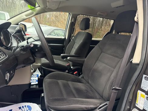 Used 2019 Dodge Grand Caravan SE w/ Power Convenience Group I image 14