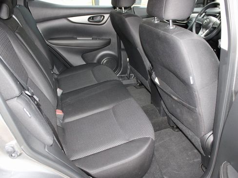 Used 2022 Nissan Rogue Sport S image 17