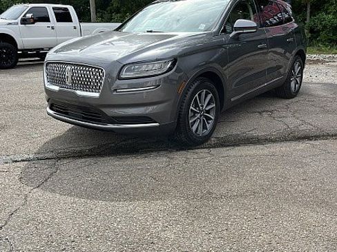 Used 2022 Lincoln Nautilus FWD image 3