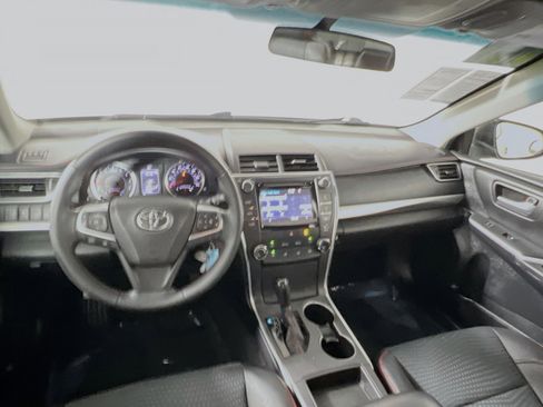 Used 2015 Toyota Camry SE FWD image 30