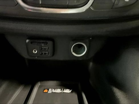Used 2023 Chevrolet Traverse Premier FWD image 16