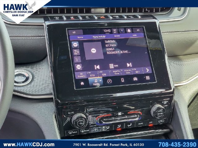 Certified 2025 Jeep Grand Cherokee Laredo AWD/4WD image 17