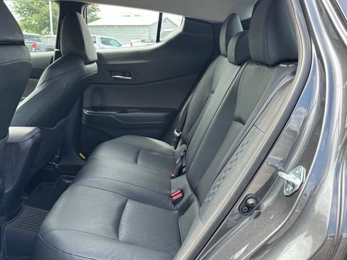 Used 2022 Toyota C-HR Limited FWD image 8