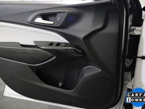 Used 2025 Chevrolet Trax LT FWD image 34