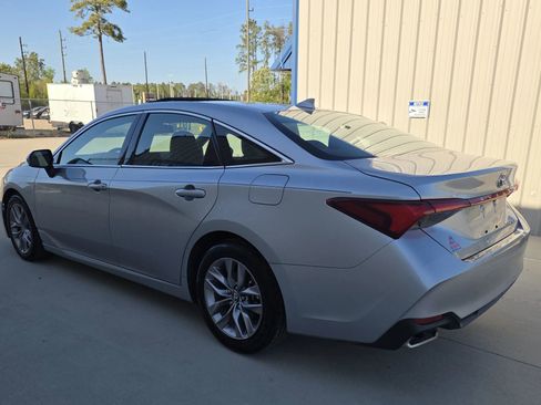 Used 2019 Toyota Avalon XLE w/ Moonroof Package FWD image 11
