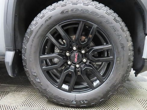 Used 2025 GMC Sierra 1500 Elevation image 8