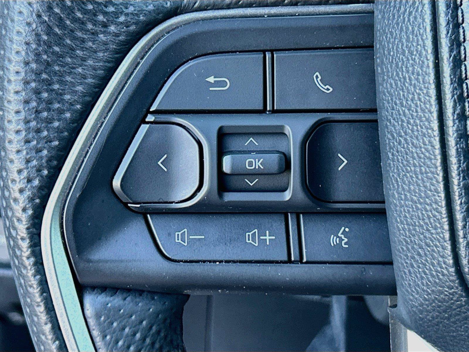 Used 2024 Toyota Tacoma TRD Sport AWD/4WD image 34