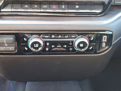 Used 2025 GMC Sierra 1500 SLT image 27