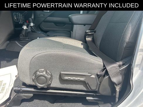 Used 2024 Jeep Wrangler Unlimited Sahara w/ Technology Group AWD/4WD image 15