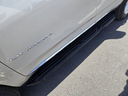 Used 2022 GMC Yukon SLT w/ SLT Luxury Package image 10