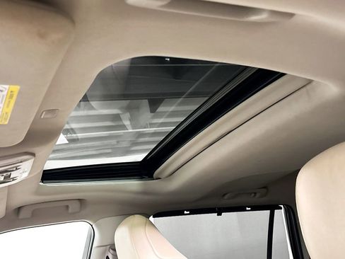 Used 2021 Toyota Highlander XLE image 18