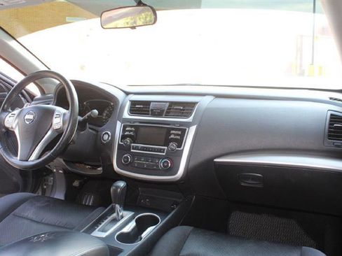 Used 2017 Nissan Altima 2.5 SR w/ LED Appearance Package FWD image 13