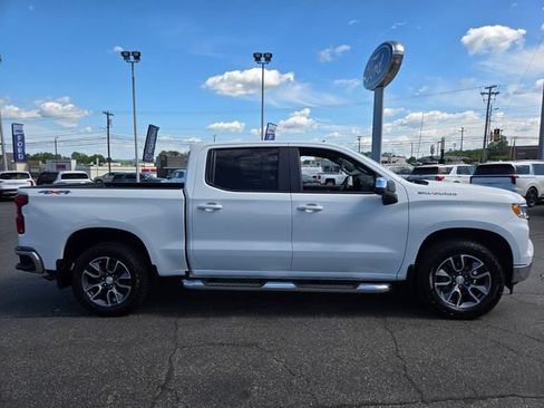 Used 2022 Chevrolet Silverado 1500 LT w/ Protection Package AWD/4WD image 12
