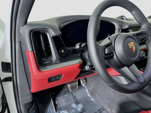 New 2026 Porsche Cayenne S image 11