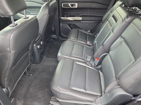 Used 2021 Ford Explorer XLT w/ Equipment Group 202A AWD/4WD image 12