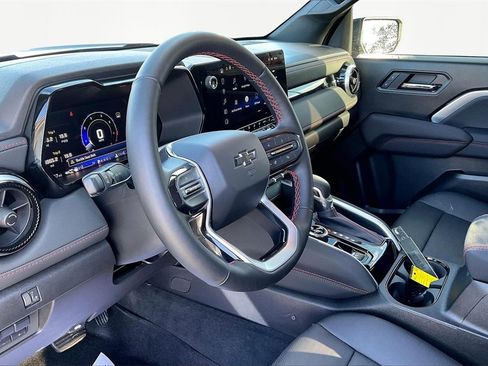 Used 2025 Chevrolet Colorado Z71 w/ Technology Package image 19