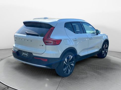 Used 2024 Volvo XC40 B5 Ultimate w/ Protection Package Premier image 7