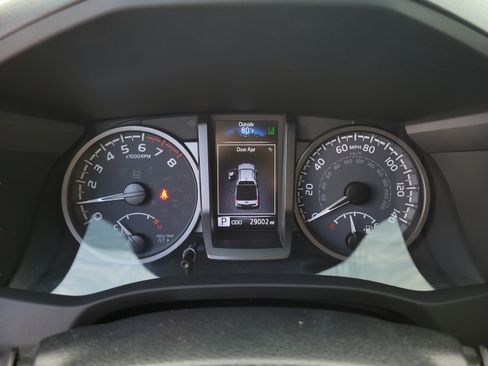 Used 2022 Toyota Tacoma TRD Sport w/ Technology Package RWD image 8