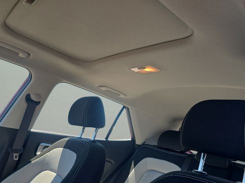 Certified 2024 Hyundai Venue SEL FWD image 15