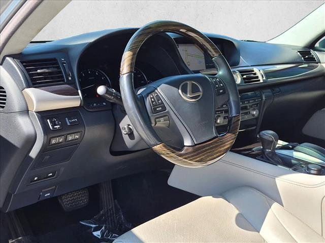 Used 2015 Lexus LS 460 w/ Comfort Package RWD image 9