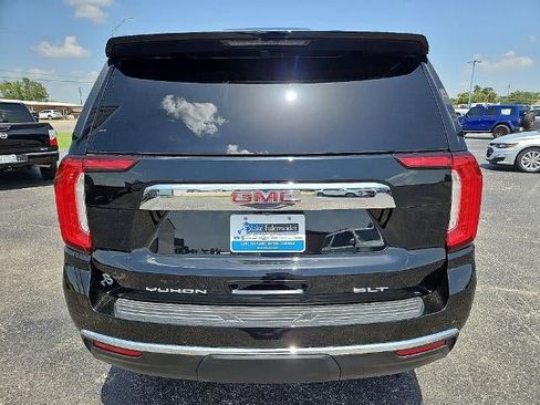 Used 2022 GMC Yukon SLT w/ SLT Luxury Package AWD/4WD image 6