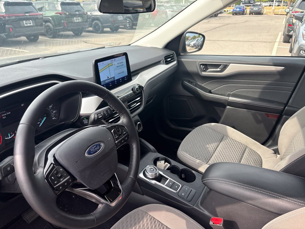 Used 2022 Ford Escape SE w/ SE Sport Appearance Package FWD image 3