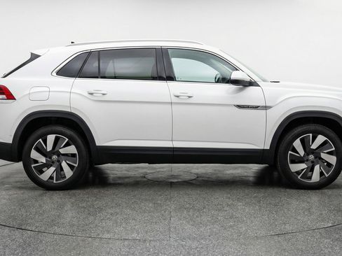Used 2025 Volkswagen Atlas Cross Sport SE image 11