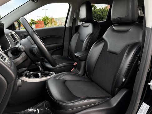 Used 2017 Jeep Compass Latitude w/ Popular Equipment Group AWD/4WD image 9