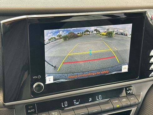 Used 2025 Toyota Camry SE image 18