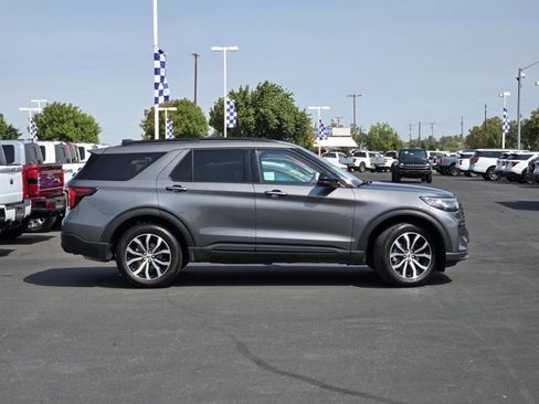 Certified 2025 Ford Explorer ST-Line AWD/4WD image 3