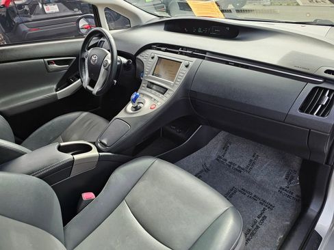 Used 2012 Toyota Prius Four w/ Deluxe Solar Roof Pkg FWD image 11