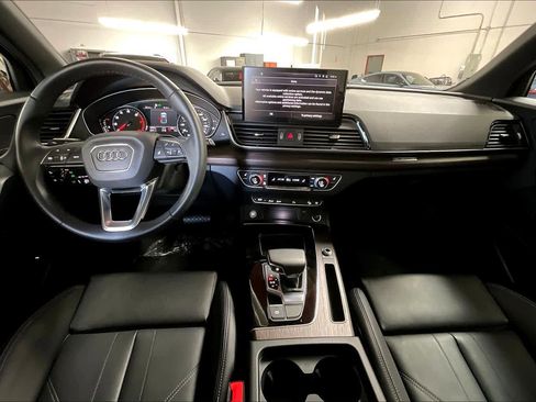 Certified 2025 Audi Q5 2.0T Premium image 17
