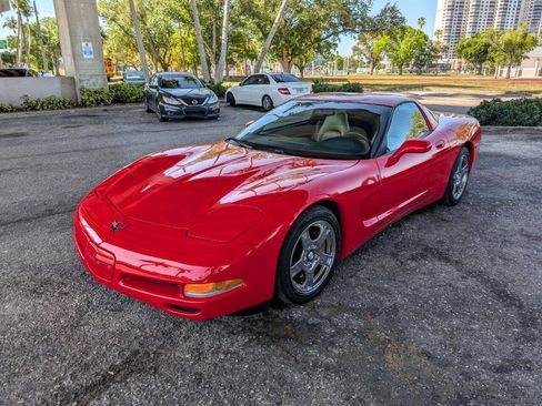 Used 1998 Chevrolet Corvette Coupe RWD image 2