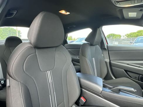 Used 2025 Hyundai Elantra Sport FWD image 27