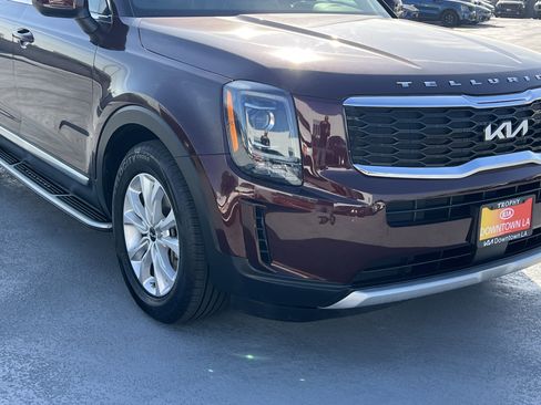 Certified 2022 Kia Telluride LX image 10