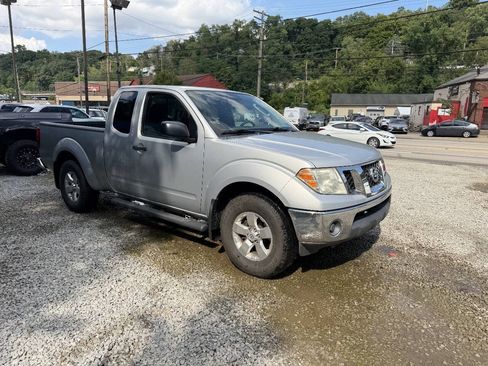 Used 2011 Nissan Frontier SV AWD/4WD image 5