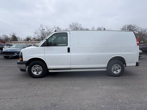 Used 2024 GMC Savana 2500 w/ Driver Convenience Package image 2