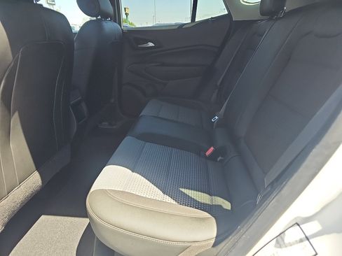 Used 2025 Chevrolet Trax LT w/ LT Convenience Package FWD image 12