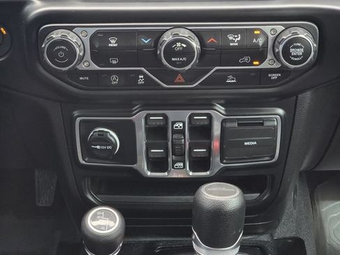 Used 2023 Jeep Gladiator Sport AWD/4WD image 16