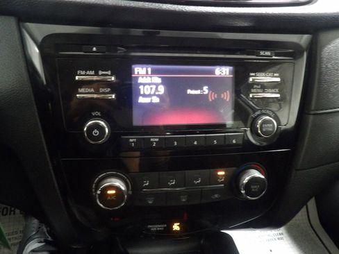 Used 2017 Nissan Rogue S image 13