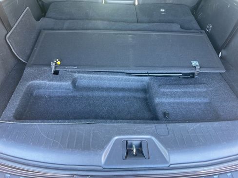 Used 2022 Nissan Armada SL w/ Captain's Chairs Package image 14