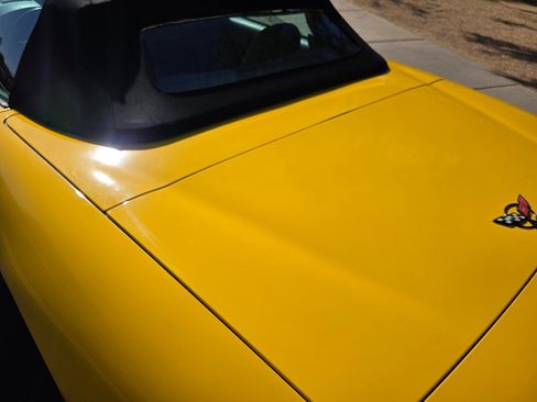 Used 2004 Chevrolet Corvette Convertible w/ Preferred Equipment Group RWD image 10